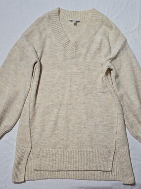 Time and Tru Cream V-Neck Women's Sweater
